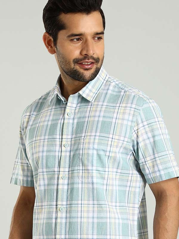 Indian Terrain Men's Regular Fit Half Sleeve Checkered Green Shirt